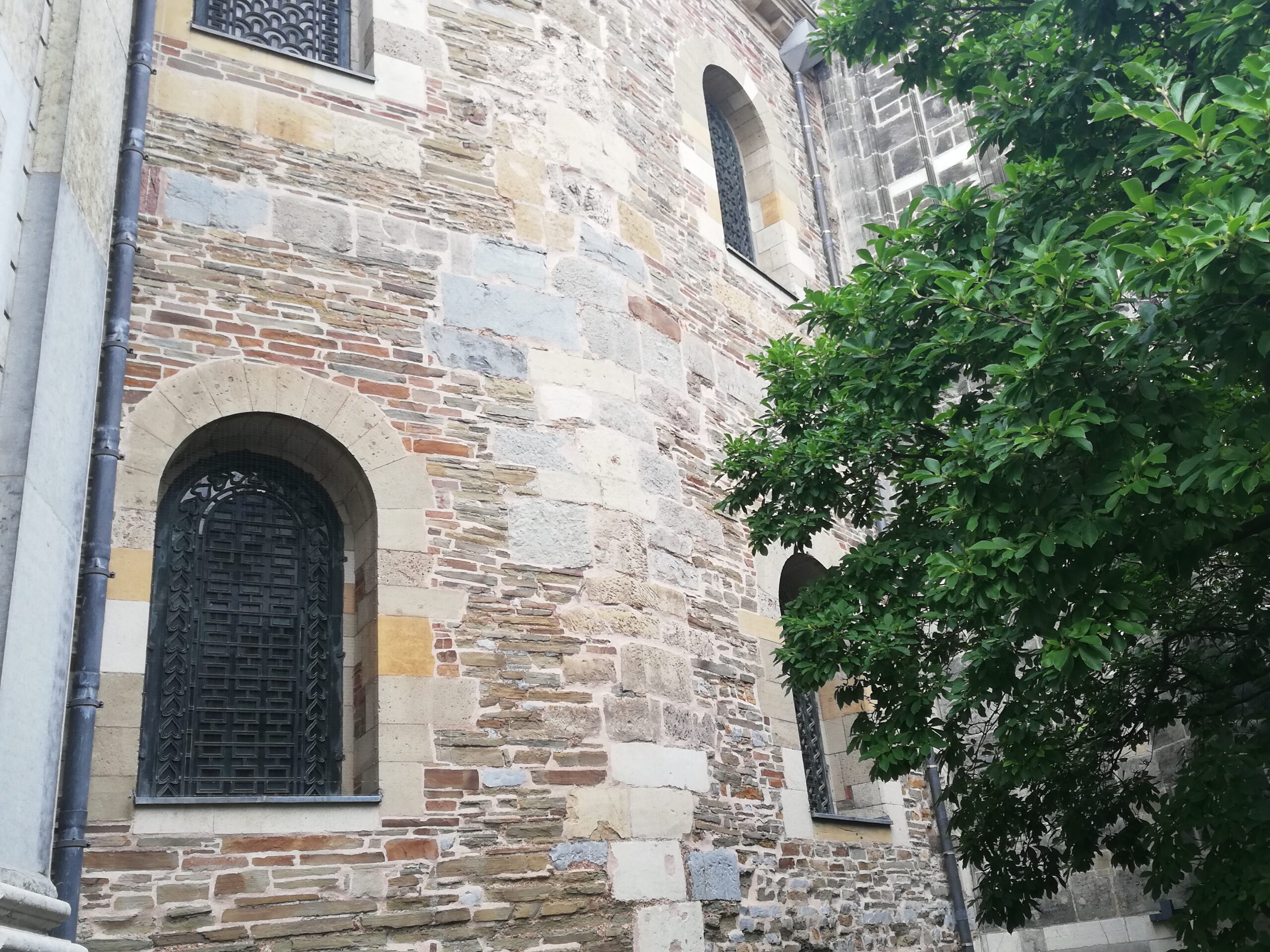 Recycling in der Karolingerzeit – römische Spolien im Aachener Dom